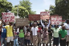 Haitians, weary of gang violence, protest the kidnapping of an American nurse and her daughter | Baptist Press