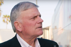 Franklin Graham Responds to Hope in Jesus Bus Ad Ban in UK Ahead of Evangelistic Festival