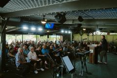 Hawaiian church founded by professional surfer celebrates baptizing 2,000 people in 7 years