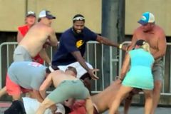 Rickey Smiley, pastor, exult after black co-captain is defended from attack by white boaters in Montgomery