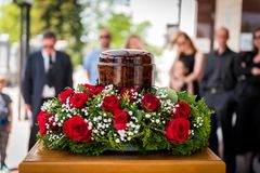 As fewer Americans identify as Christian, funeral industry says demand for cremation is on the rise
