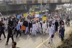 Muslims Block Roads, Call for Supreme Court Justices to Be Killed Over Asia Bibi Acquittal