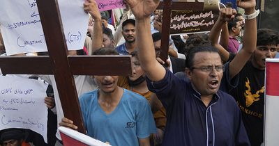 Mob in Pakistan burns Christian churches, homes