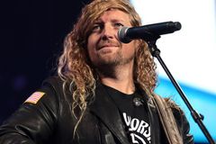 Worship singer Sean Feucht gives update on stolen guitar, says thief 'just gave his life to Jesus'