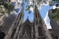 Supreme Court blocks New York's COVID-19 restrictions on houses of worship