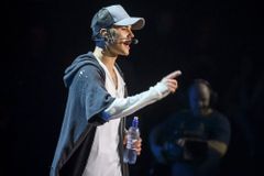 Justin Bieber Shares Daily Devotional on Putting God First in 'Jesus Calling'