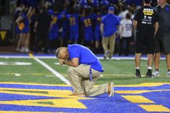 Coach who won Supreme Court case over football-field prayers now resigning