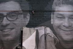 U.S. to swap prisoners with Iran, unfreeze billions in funds