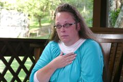 Kim Davis Must Pay $100,000 to Couple for Refusing Their Same-Sex Marriage License - RELEVANT