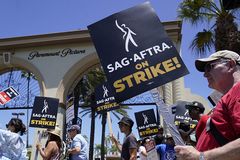 Unions, lawmakers support striking actors