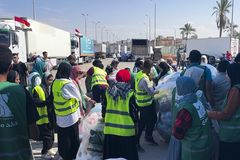 Israel, Egypt allow humanitarian aid into Gaza