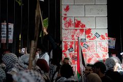 Pro-Palestine protestors vandalize White House gate, damage property