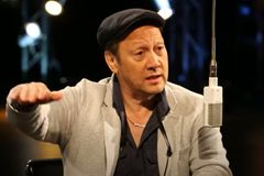 Comedian Rob Schneider converts to Catholicism, vows to show 'Christ's forgiveness'