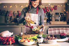 Make This Thanksgiving Meal Healthy with 5 Strategies That Keep Flavor in Mind - Christian News Journal