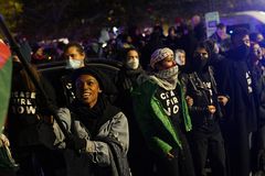 Police, protesters violently clash outside Democratic National Committee headquarters