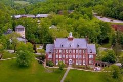 Dunbar heir donates $5M to Christian college for 'Glory Hall' construction