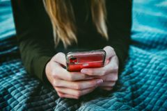 Why Are College Students Ditching Dating Apps? - RELEVANT