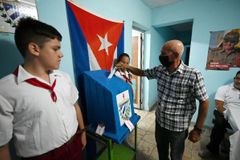 Cubans vote to legalize same-sex marriage, adoption in family code