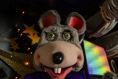 A Chuck E. Cheese Adult Game Show Is Really Happening - RELEVANT