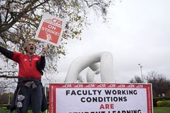 CSU faculty reach tentative contract deal; end strike