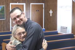 Pastor saves worshiper’s life with Heimlich after she chokes on mint