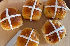 ‘Jesus is alive': Christian leaders react to kerfuffle over not cross buns