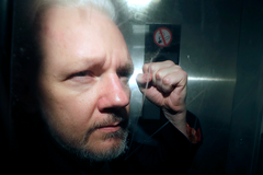 UK court delays extradition of Julian Assange