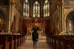 Christians Aren't the Only Ones Not Going to Services Anymore - RELEVANT