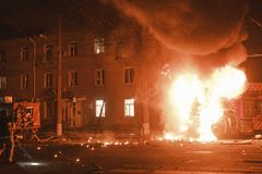 Russia strikes Ukraine apartments, killing emergency workers