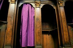 Man pepper sprays priest during confession at Texas church