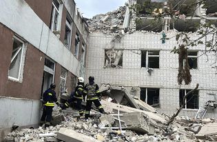 Russian strike on Ukrainian apartments kills 17
