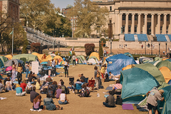 Gaza war protesters continue their clash at Columbia University