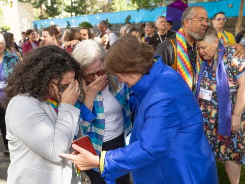 UMC drops decades-old ban on ordaining LGBT clergy without debate