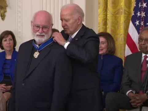 Biden awards priest who runs gang rehab ministry Presidential Medal of Freedom