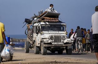 Israel reopens Gaza border crossing for aid trucks