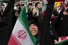 Iran threatens to build nuclear weapons