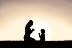 How do godly mothers pray?