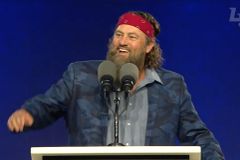 ‘Touched by divine hand of God’: Sen. Tim Scott, Willie Robertson urge LU grads to stay Gospel-minded