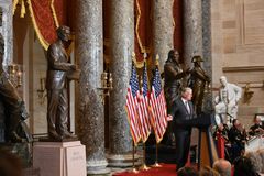 Lawmakers Unveil Statue of Billy Graham in US Capitol