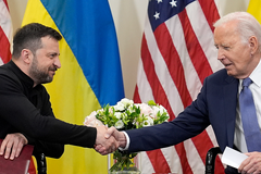 Biden offers public apology to Ukraine’s Zelenskyy over weapons delay