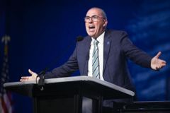 ‘Accept and bear the weaknesses’ of others, Barber urges in presidential address | Baptist Press