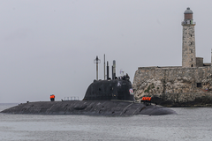 U.S. nuclear-powered submarine docks in Guantanamo Bay