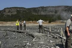 Hydrothermal explosion in Yellowstone closes area of Sapphire Pool