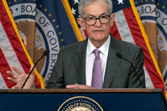 Fed maintains interest rates