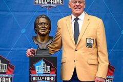 NFL great Gradishar lays out gospel at hall of fame