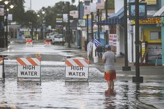 Hurricane Debby makes landfall as Category 1 storm