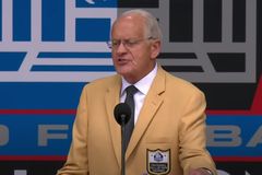 Pro Football Hall of Famer shares 'Gospel of salvation' during  induction speech