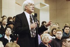 Provocative talk show host Phil Donahue dies at 88