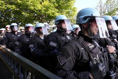 Anti-Israel protesters breach barriers near DNC