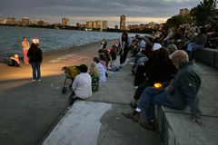 Parallel to DNC, a Chicago Interfaith Vigil Mourns the Loss of Life in Gaza